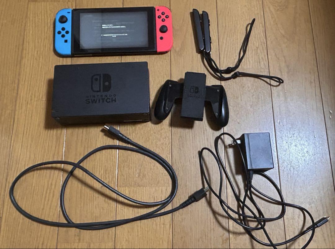 Nintendo Switch 本体 赤/青 (新型モデル)(SDカード付き)