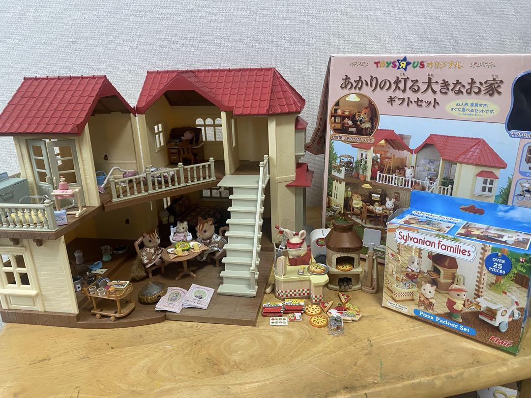 シルバニアファミリー 明かりが灯る大きな家と家具セット　ピザ屋さん　赤ちゃん