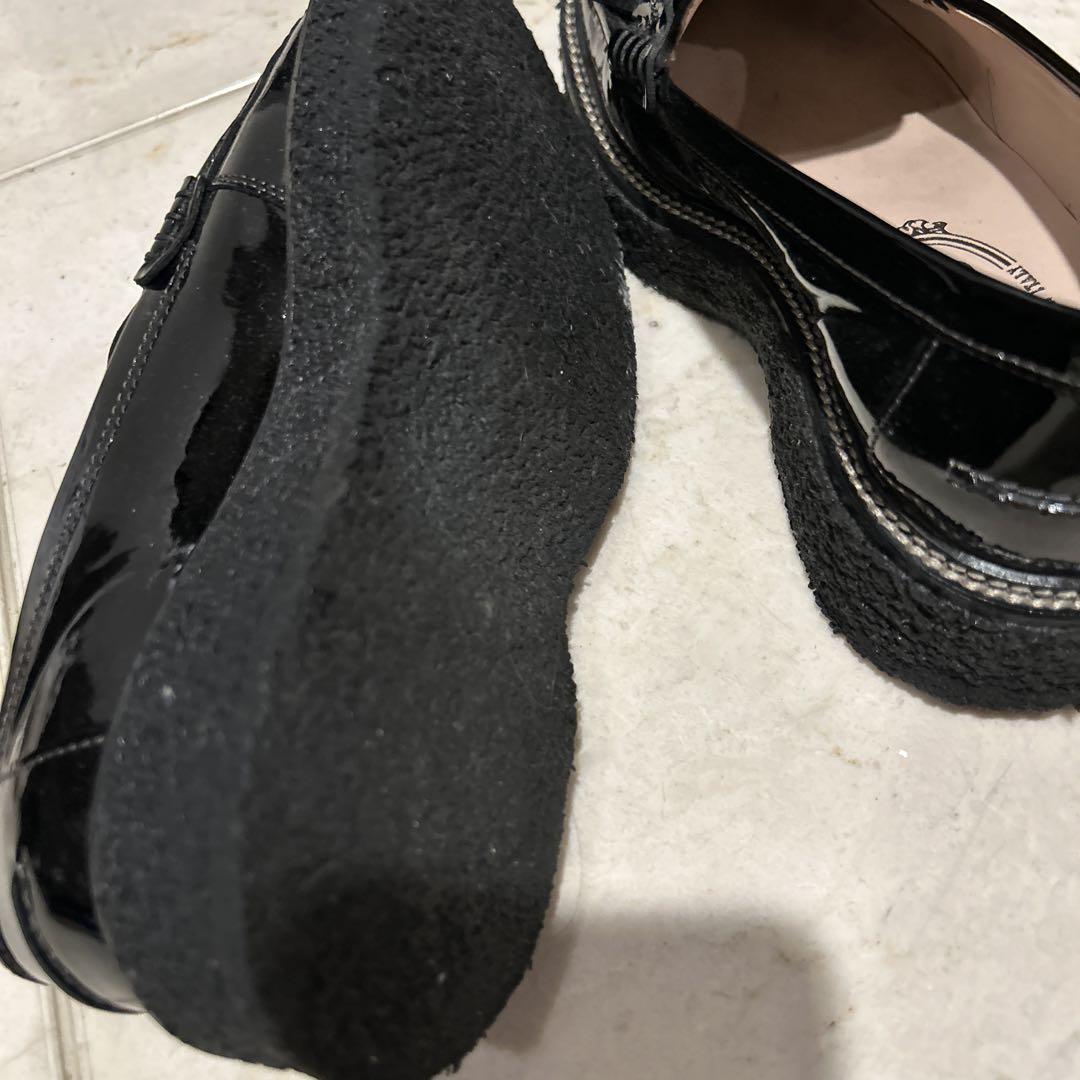 TOD'S タッセル付きローファー 黒 エナメル