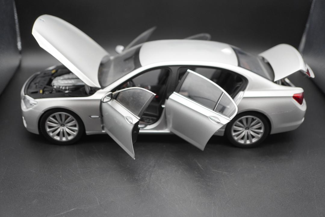BMW 7シリーズ ミニカー 1/18
