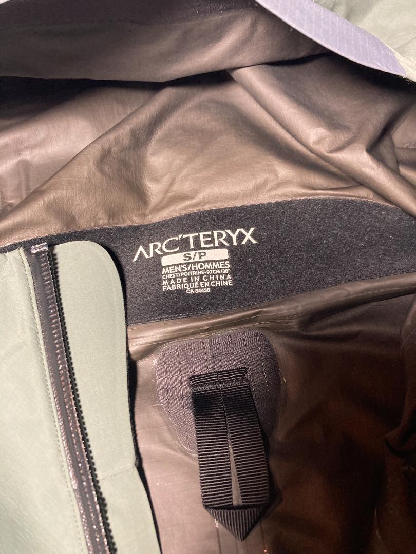 美品 タグ付 BEAMS 別注 arc'teryx Beta SL ジャケット 画像3