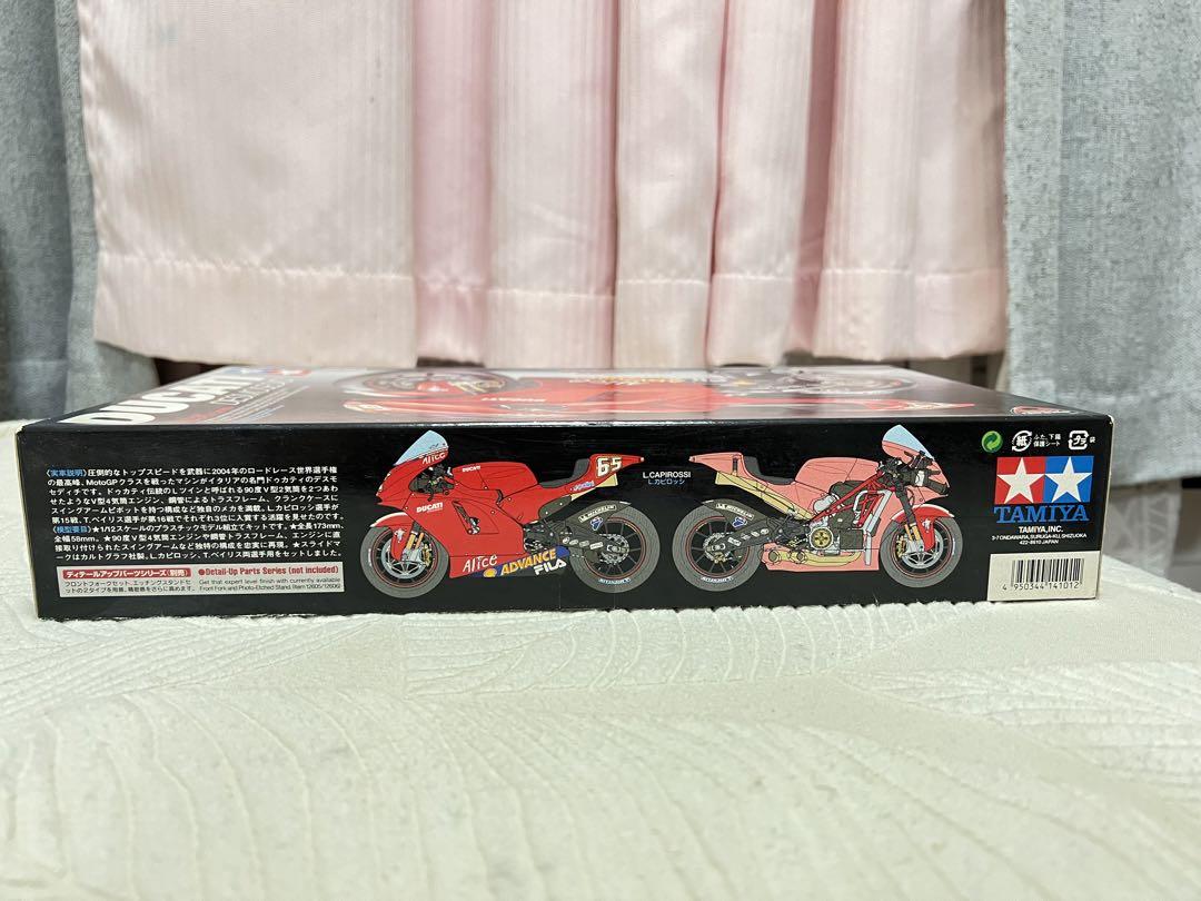 オートバイ・バイク Ducati Desmosedici & B-17F Memphis Belle