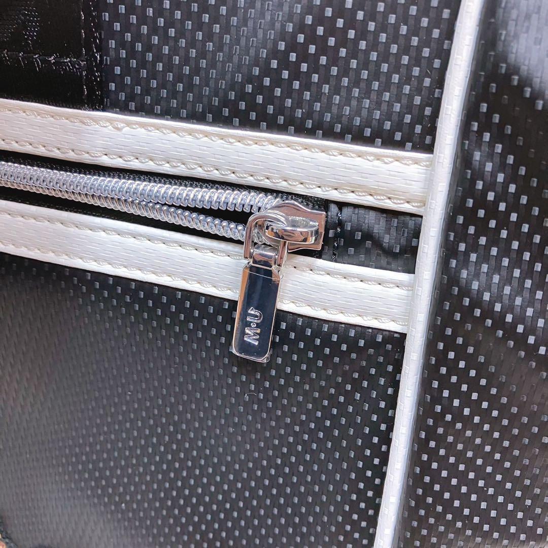 M・U SPORTS 25年秋冬新作 サガラ刺繍トート型ボストンバッグ ブラック