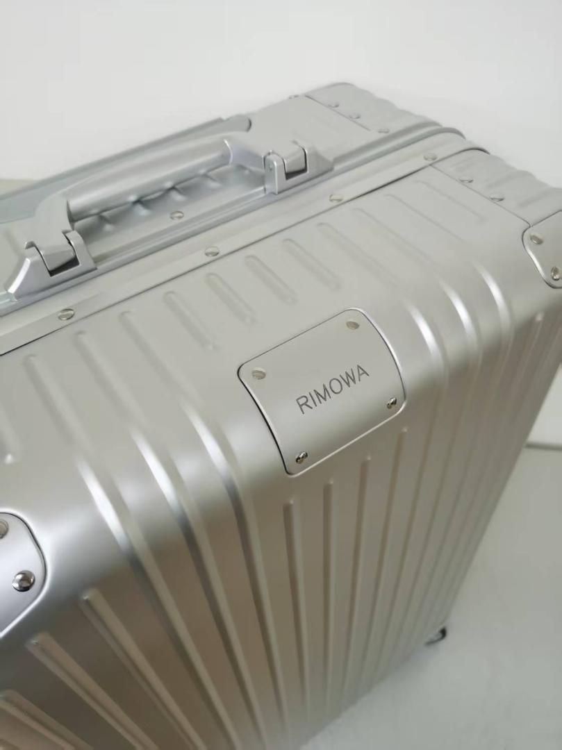 RIMOWA シルバー スーツケース