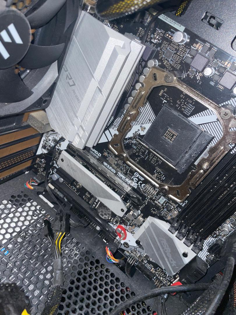 ジャンク B550M Pro4 + PCケース + サーマルテイク600W電源 ジャンク B550M Pro4 + PCケース + サーマルテイク600W電源