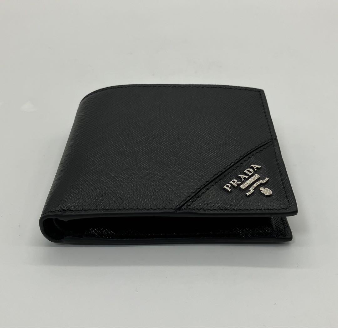 ⭐️ 新型 極美品 プラダ サフィアーノ メタル 二つ折り財布