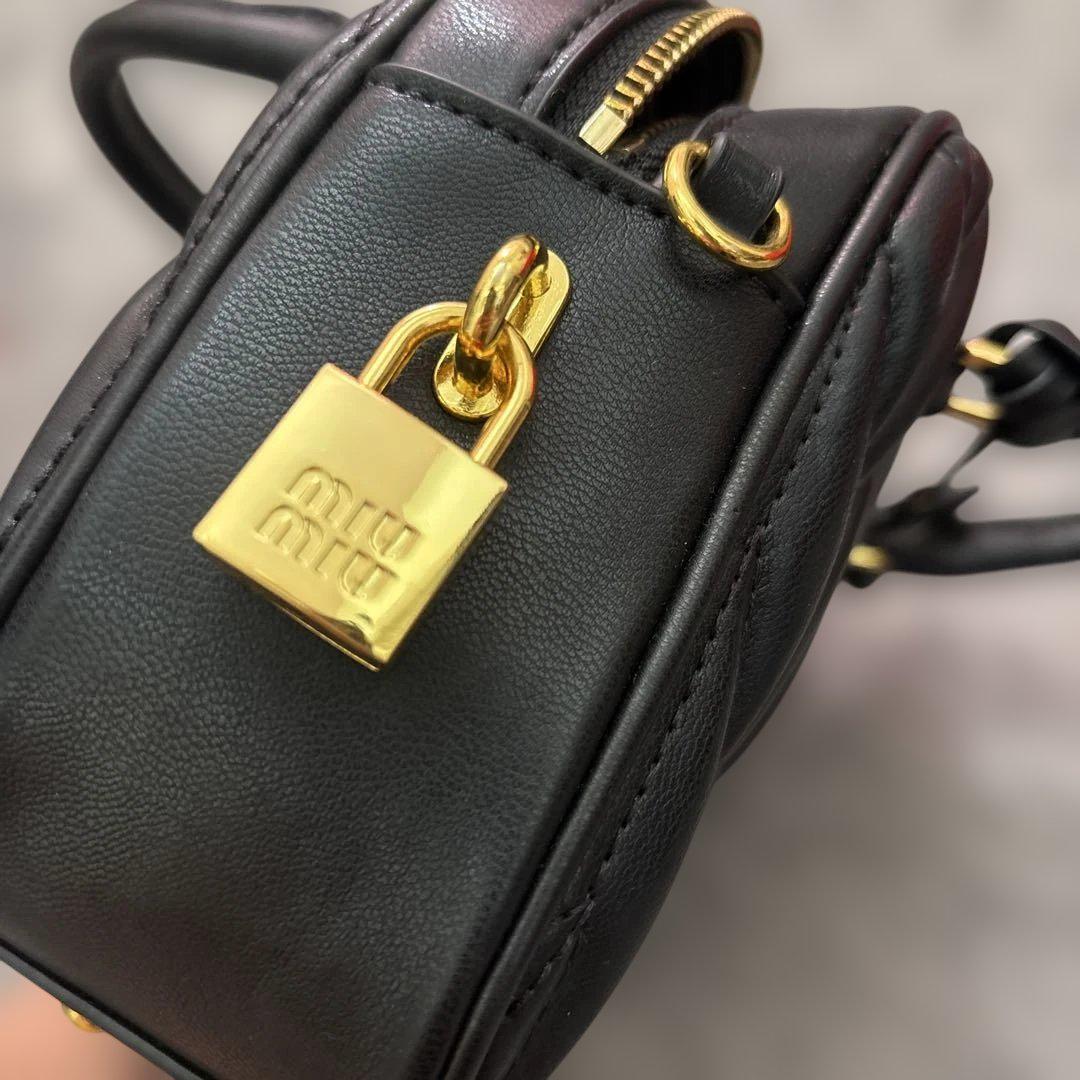 miumiu マテラッセ ショルダーバッグ レザー ブラック