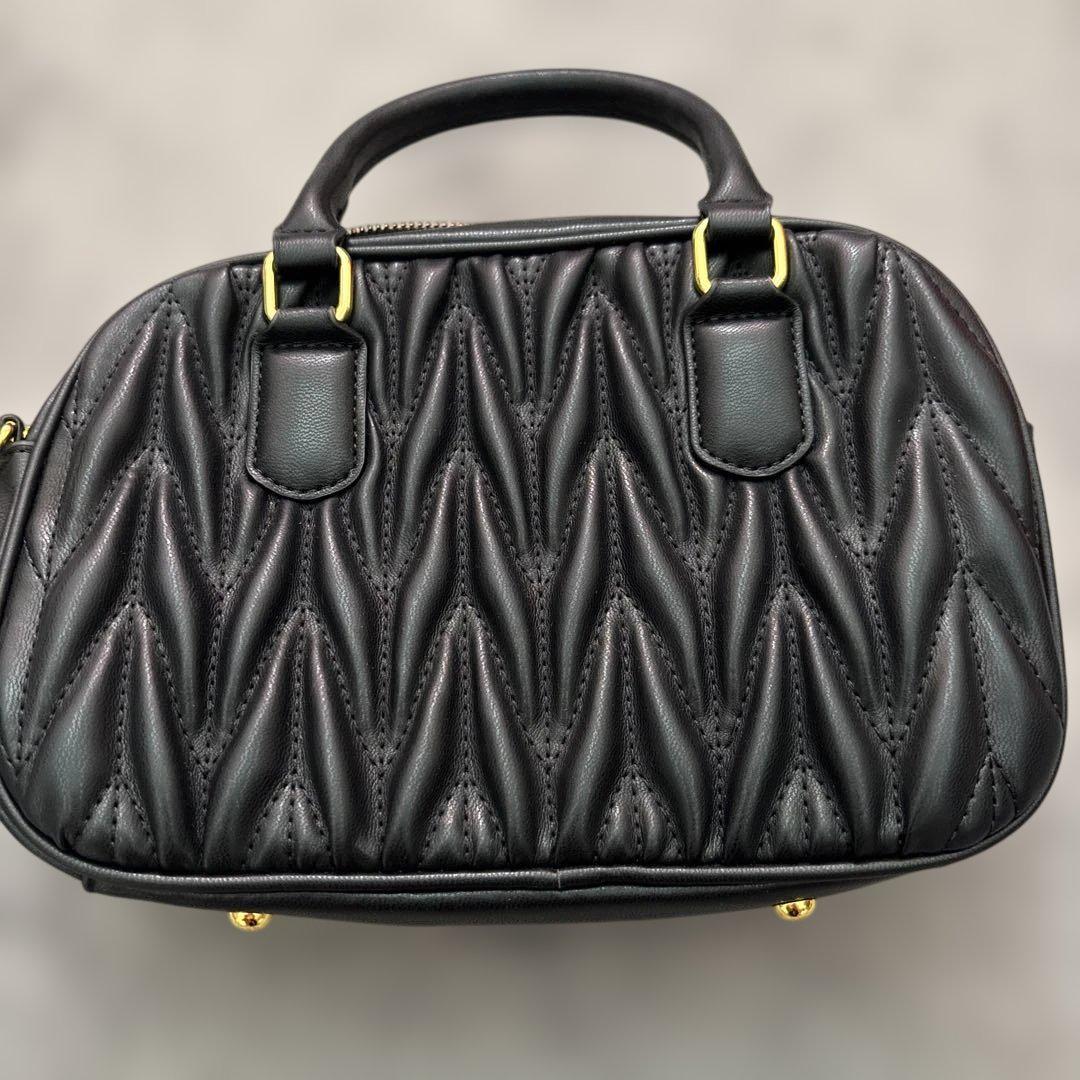miumiu マテラッセ ショルダーバッグ レザー ブラック