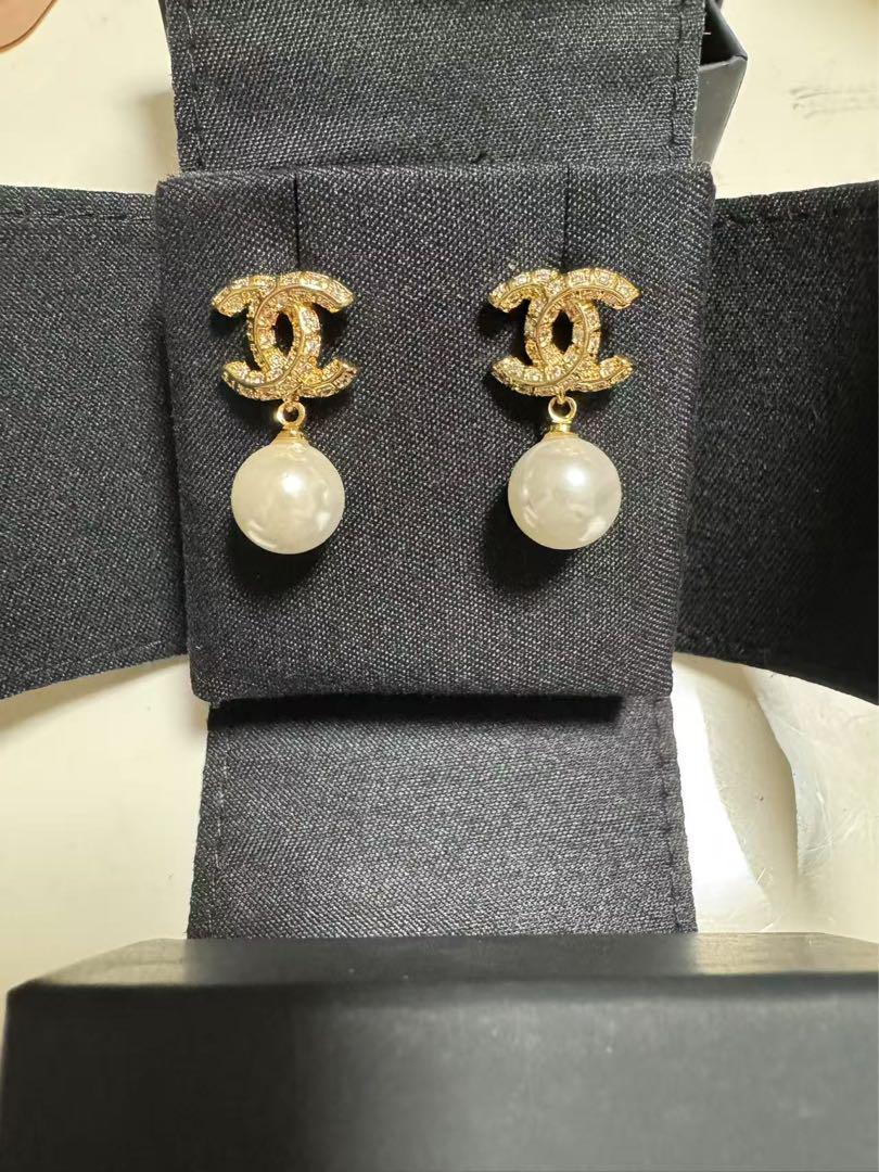 シャンネルCHANEL ゴールドパールピアス　ほぼ新品