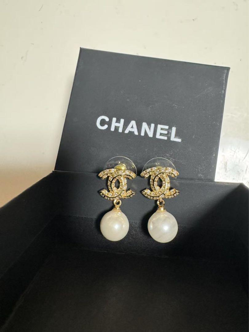 シャンネルCHANEL ゴールドパールピアス　ほぼ新品
