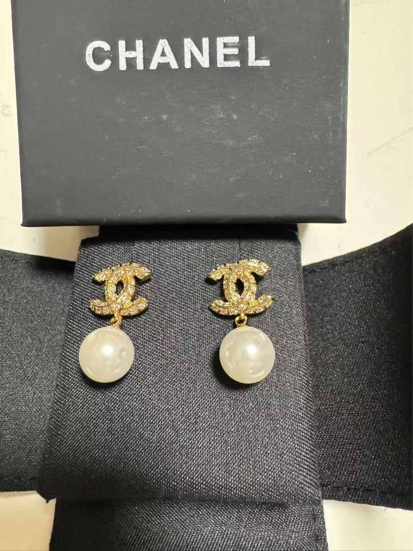 シャンネルCHANEL ゴールドパールピアス　ほぼ新品