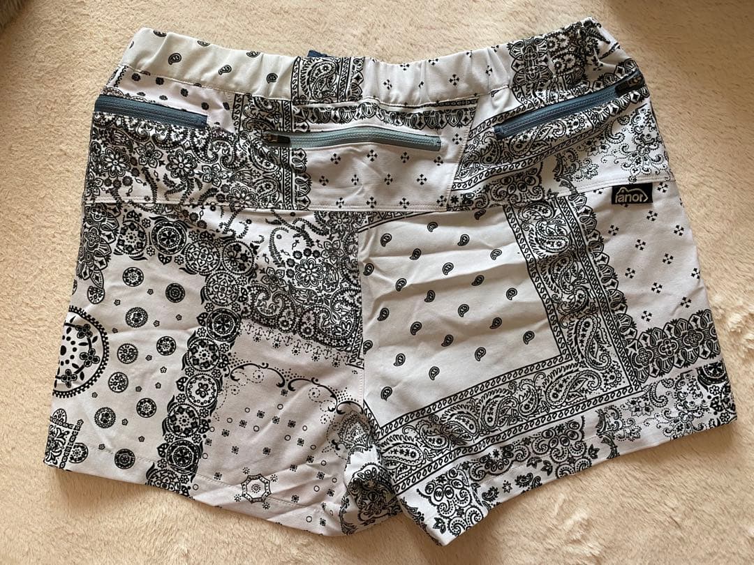 超人気高品質Ranor bandanna very White short shorts エクササイズ