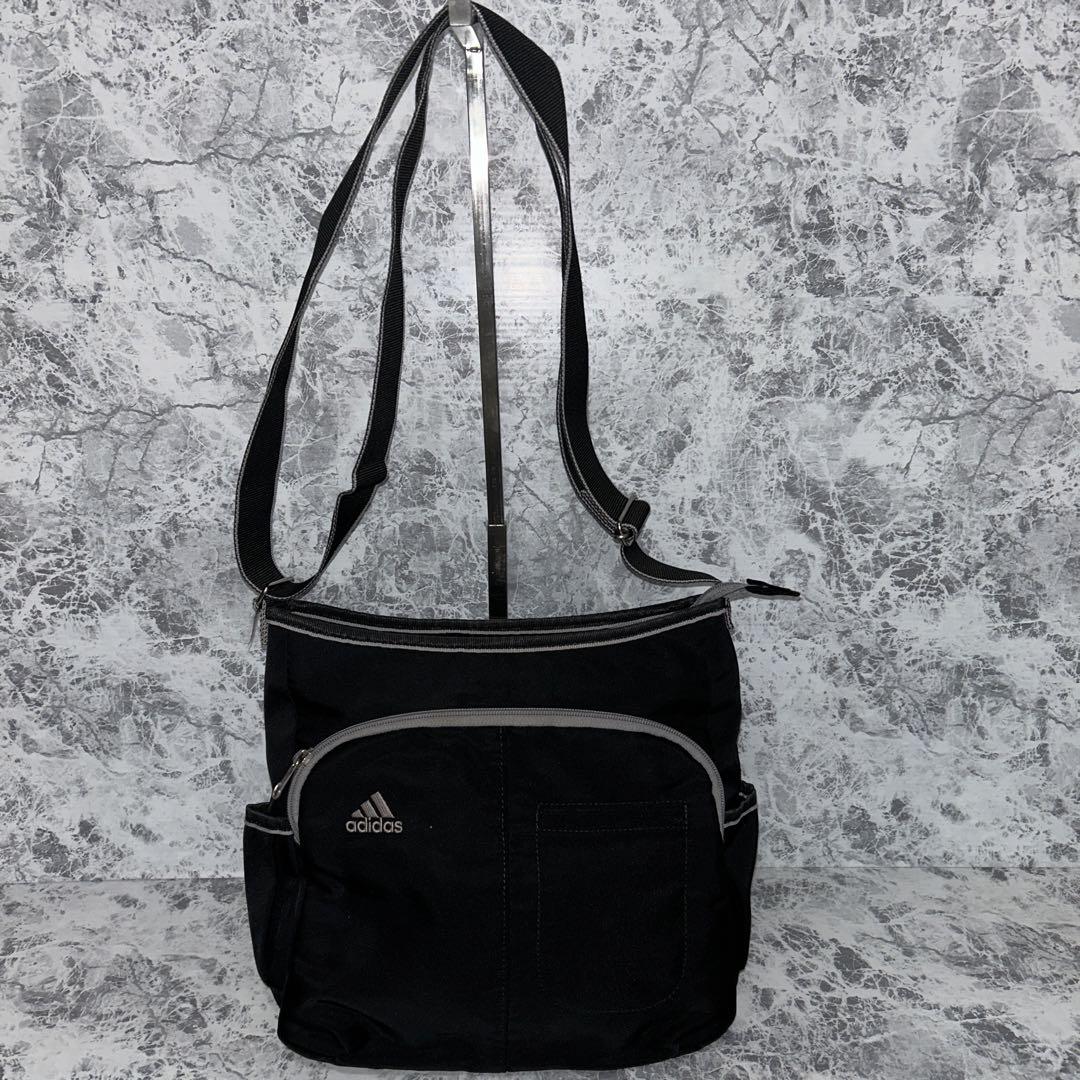 adidas アディダス　ショルダーバッグ　黒　シンプル　使いやすい