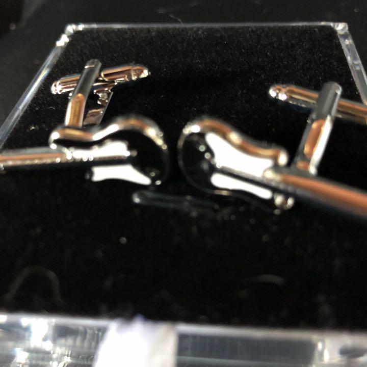 メルカリ カフスボタン 左右セット ギター カフリンクス カフス カフス 結婚式 アク 650 中古や未使用のフリマ
