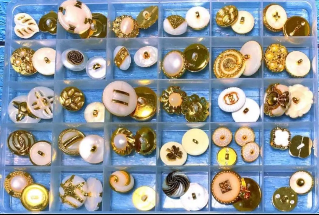 ①鈕扣 組合出售 裝飾鈕扣 手工製作 金色 白色 的縮圖