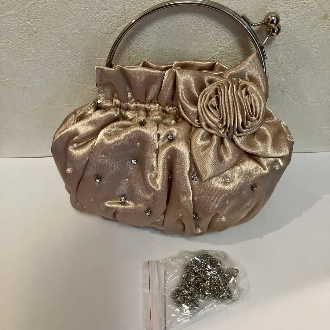 Thumbnail of Beige satin party bag with flower motif for invitations