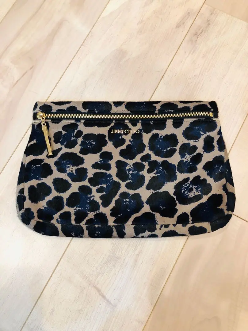 超美品　JIMMY CHOO　ジミーチュウ　ハラコ　クラッチバック　レオパード ジミー チュウ」からレオパード柄の新作バッグ＆シューズが登場