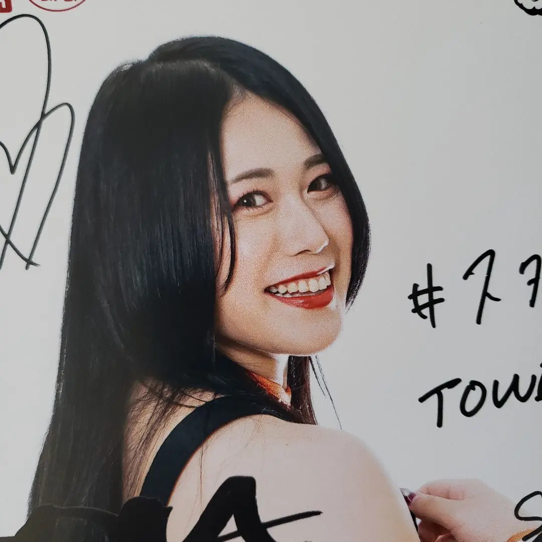 LL　スターダム　白川未奈　舞華　パーカ　複製サイン入り ステッカー付、他　L 舞華が白川未奈との惜別マッチ制し号泣「泣くくらい大好きに