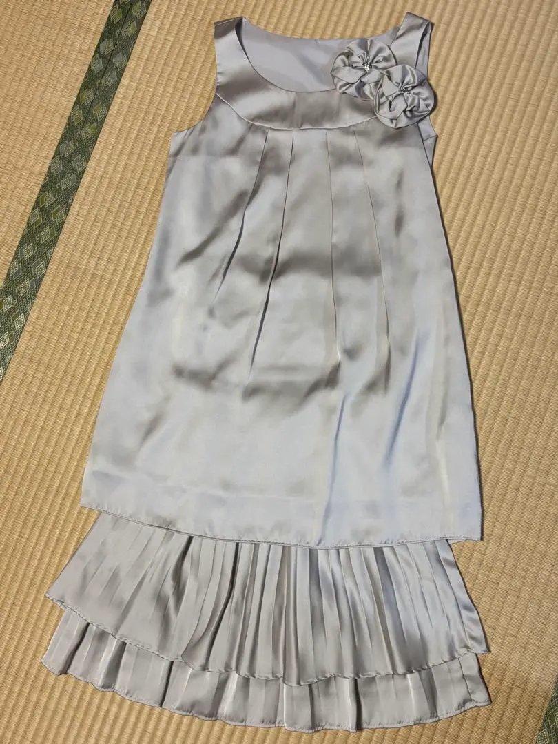 Thumbnail of Lautreamont Silver Satin Set Up (with corsage)