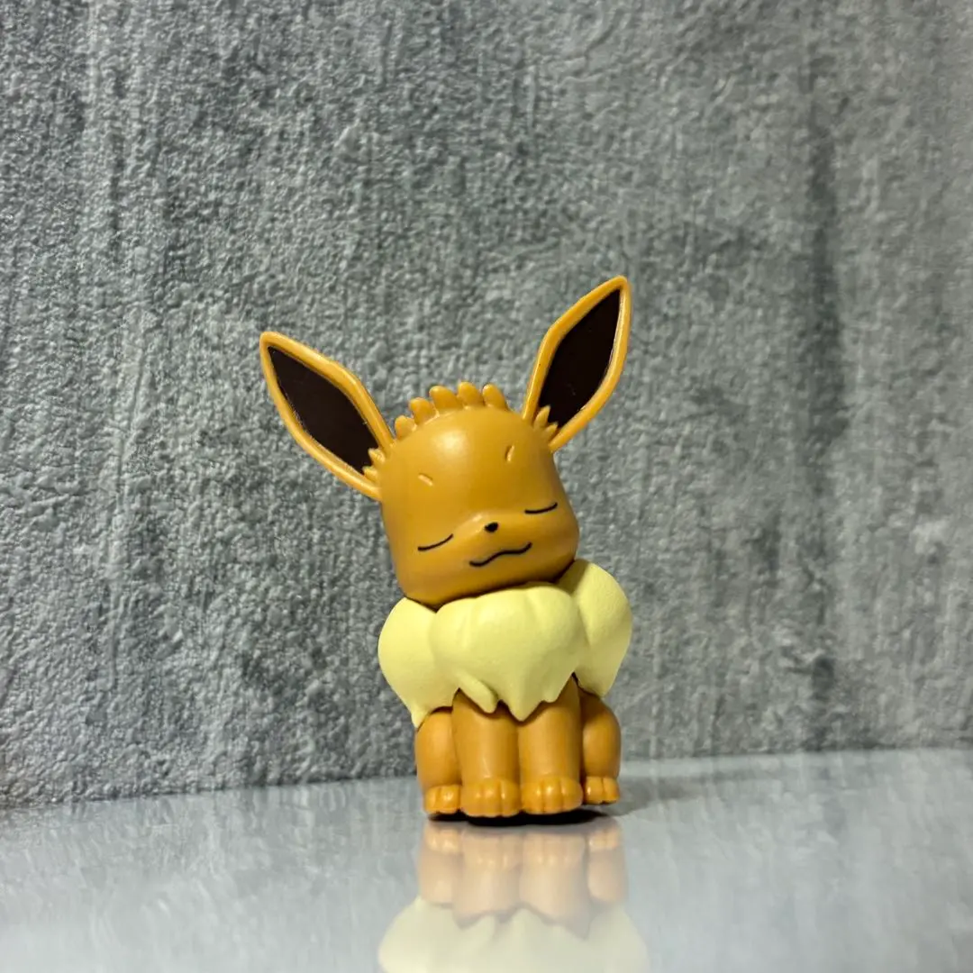 Thumbnail of Eevee figure Pokemon