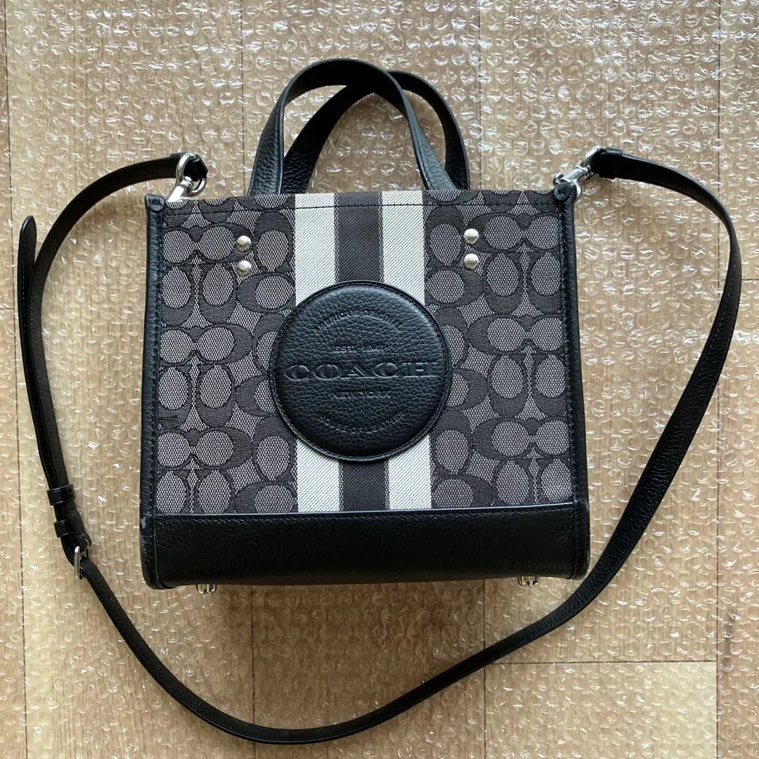 COACH デンプシー キャリーオール シグネチャー ハンドバッグ 黒 2025年最新】デンプシーキャリーオールの人気アイテム - メルカリ