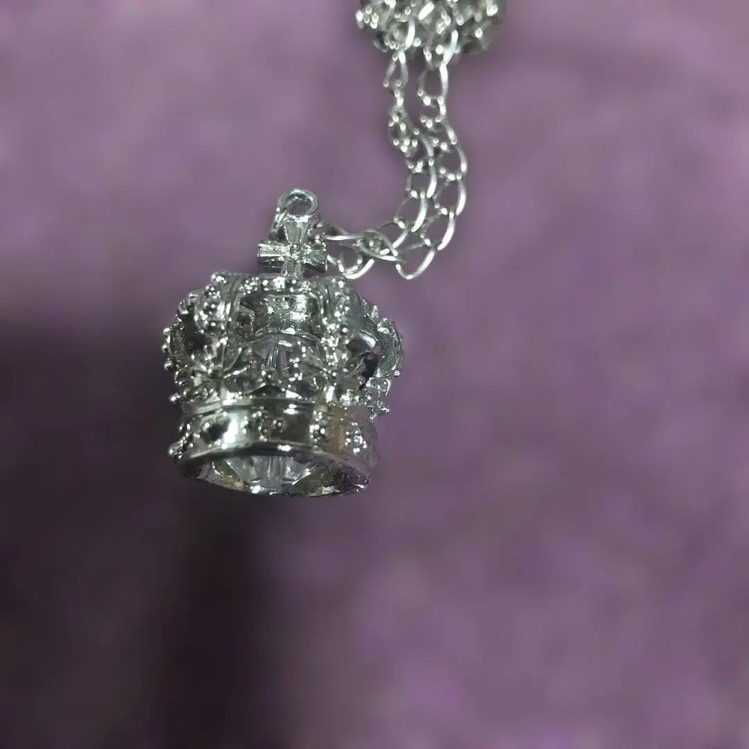 皇冠造型吊墜項鍊 的縮圖