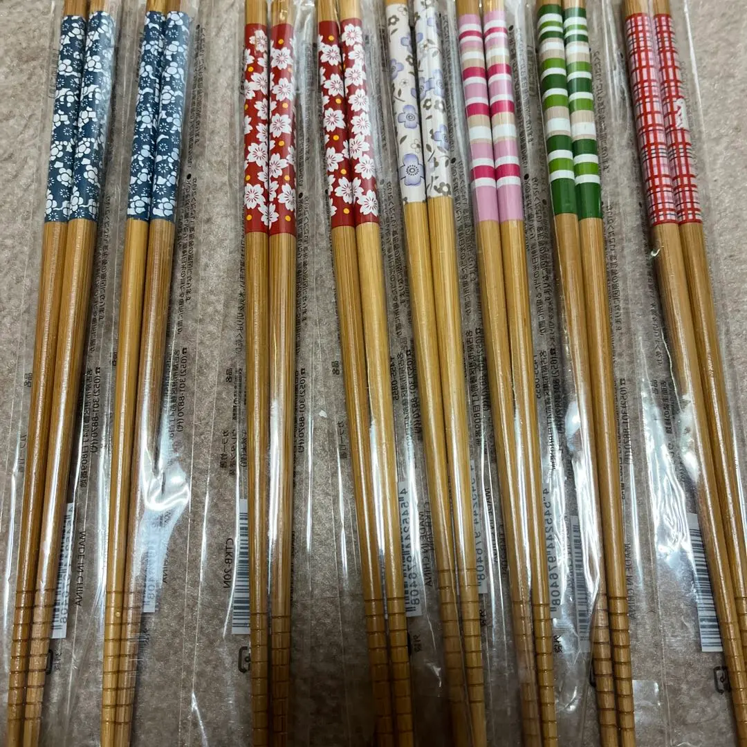 Thumbnail of Set of 8 chopsticks