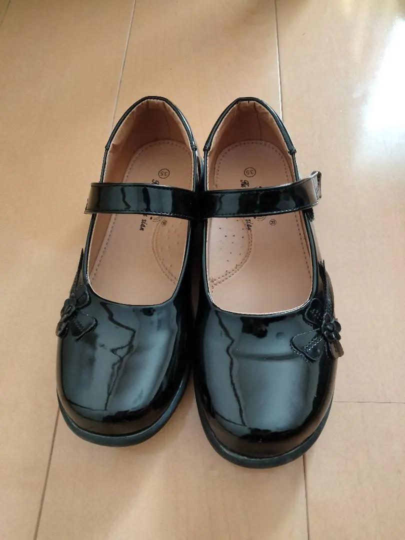 Thumbnail of Black enamel jar shoes with floral embroidery