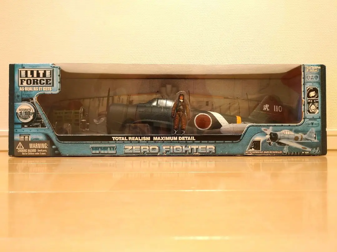 零戦 ZEROFIGHTER エリートフォース ELITE FORCE 1/18 Amazon.co.jp: な明灰白色ver1/18 零戦21型 エリートフォース Y
