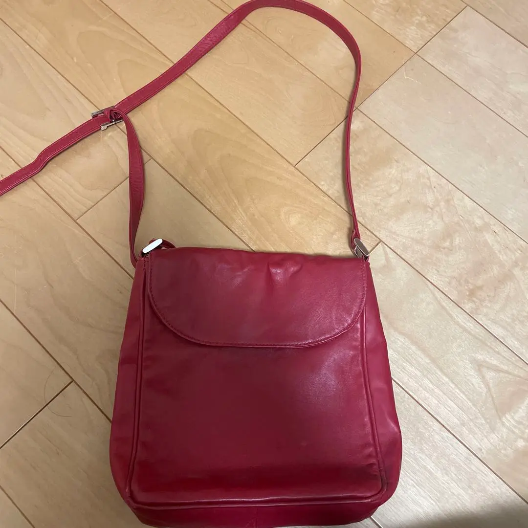 Thumbnail of Red shoulder bag