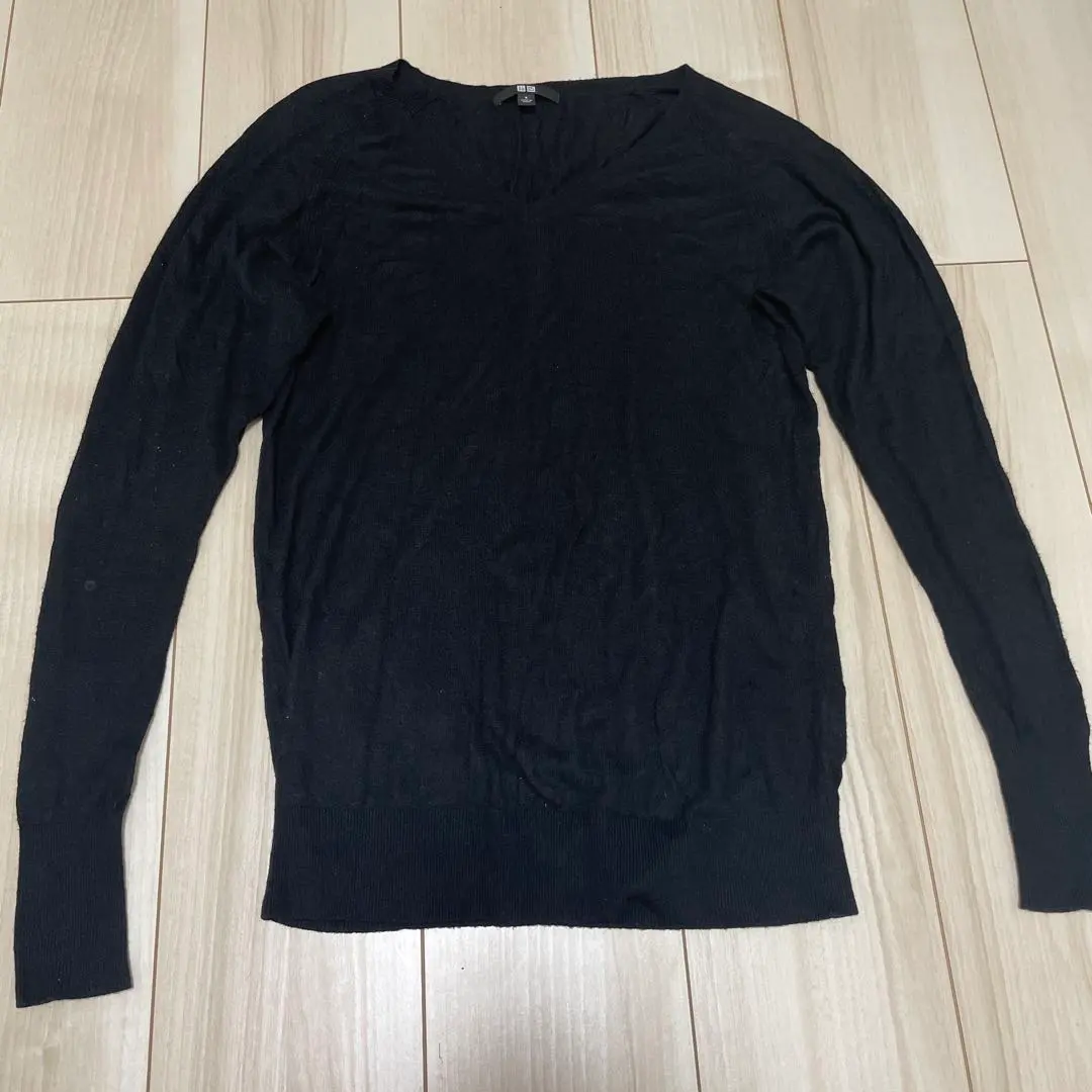 Thumbnail of UNIQLO Cashmere Blend Black Long Sleeve Knit Sweater S