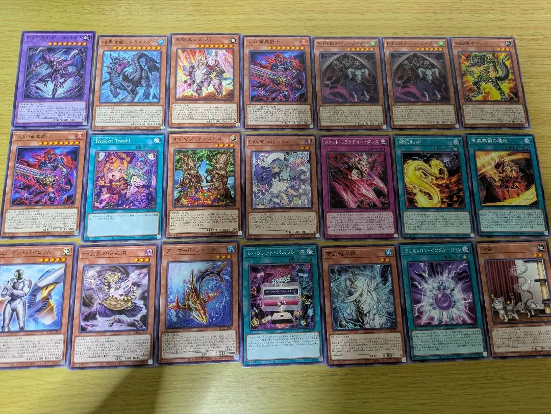 Thumbnail of 21 Yu-Gi-Oh! cards