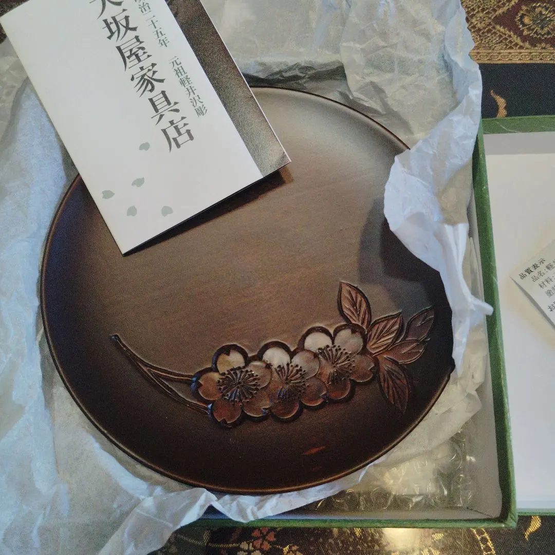 大阪屋家具店謹製　元祖軽井沢彫り　丸盆 大阪屋家具店謹製 元祖軽井沢彫り 丸盆 工芸品
