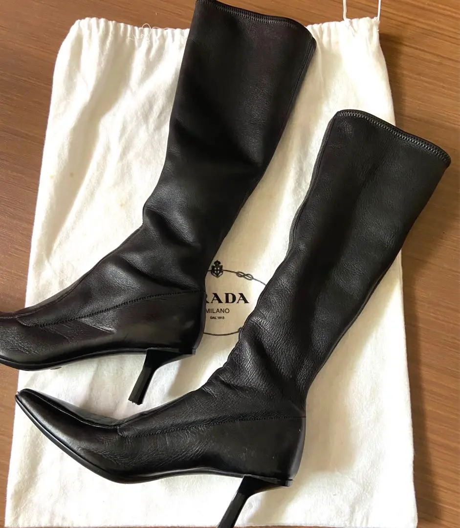 美品プラダ　PRADA  ロングブーツ（スエード、ストレッチ) ブラック 2025年最新】PRADAストレッチロングブーツの人気アイテム - メルカリ