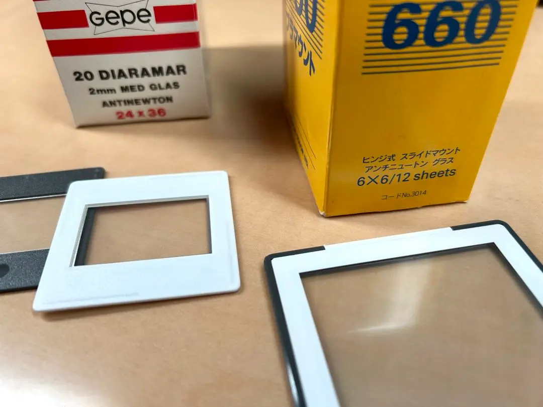 GEPE ゲペ社製 スライドマウント ゲペ Gepe 35mm (2mm Thick) Anti-Newton Glass Slide Mounts