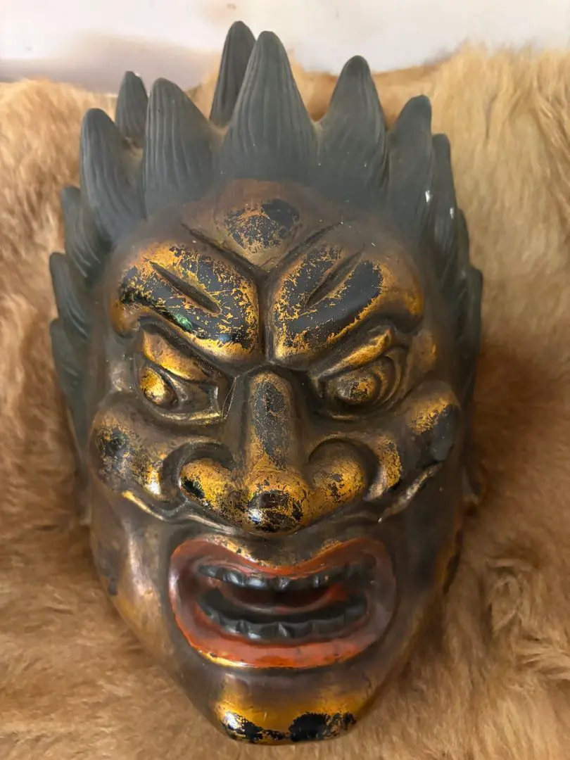 金色與黑色的 鬼之能面 神祇 古董 日本 的縮圖