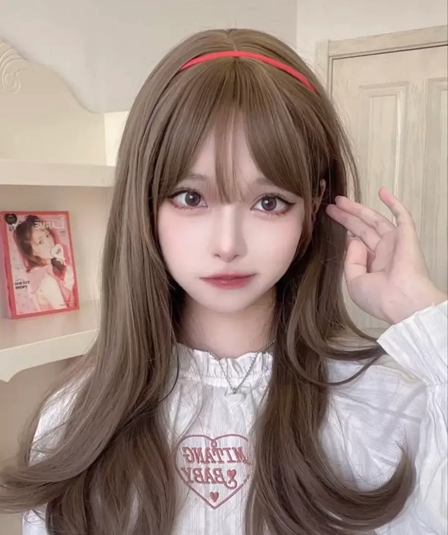 Thumbnail of Brown long wig with bangs