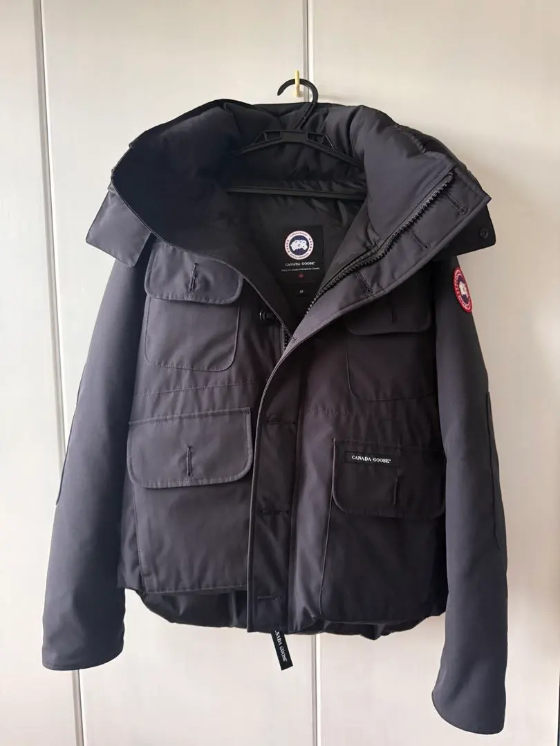加拿大鵝 黑色 羽絨外套 的縮圖