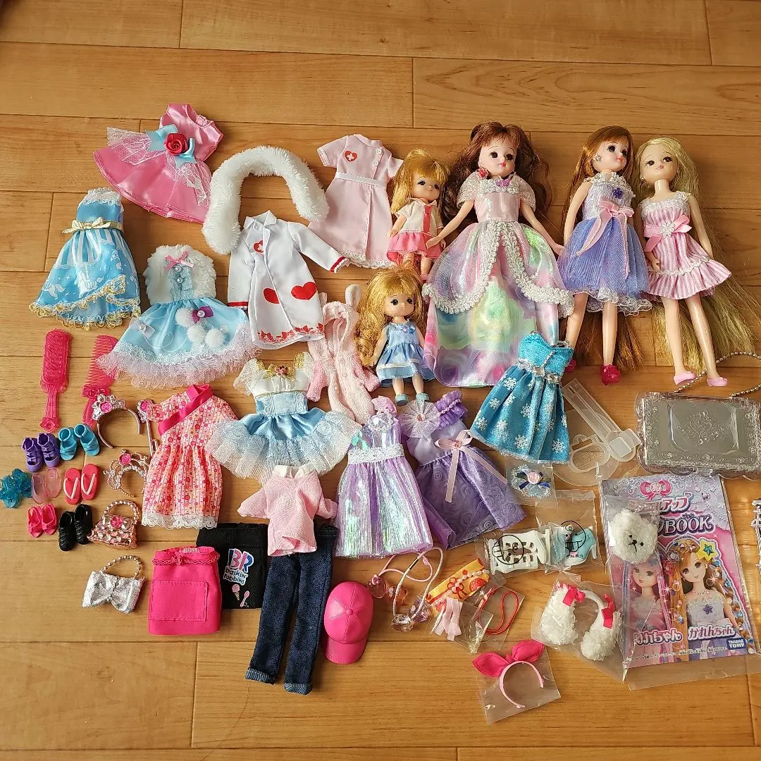 Thumbnail of Licca-chan clothes, shoes, and accessories - bulk sale