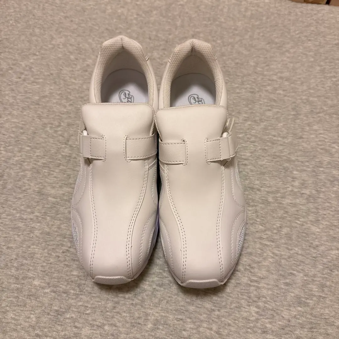 Thumbnail of Indoor medical shoes (white)