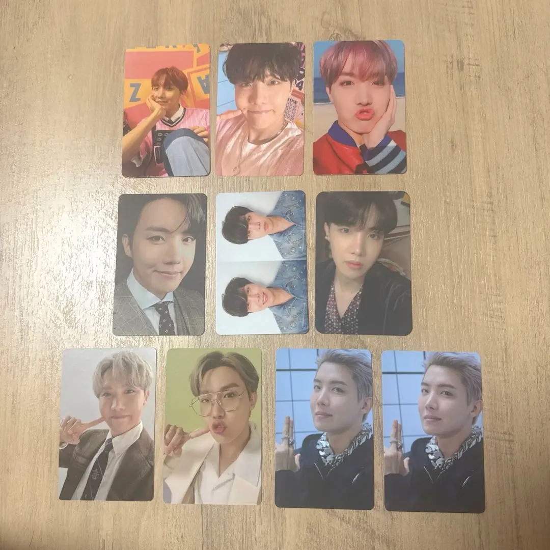 Thumbnail of BTS J-HOPE trading card