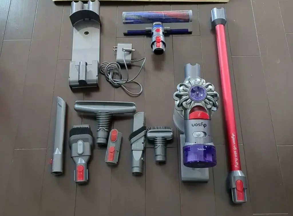 ダイソン美品SV12CYCLONEV10サイクロンクリーナーメンテナンス済み！！ ダイソン美品SV12CYCLONEV10サイクロンクリーナーメンテナンス