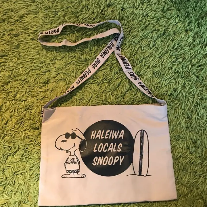 SNOOPY スヌーピー　エナメル　ショルダーバッグ　レトロ　ジャンク品　レア SNOOPY スヌーピーエナメルショルダーバッグレトロジャンク品レア
