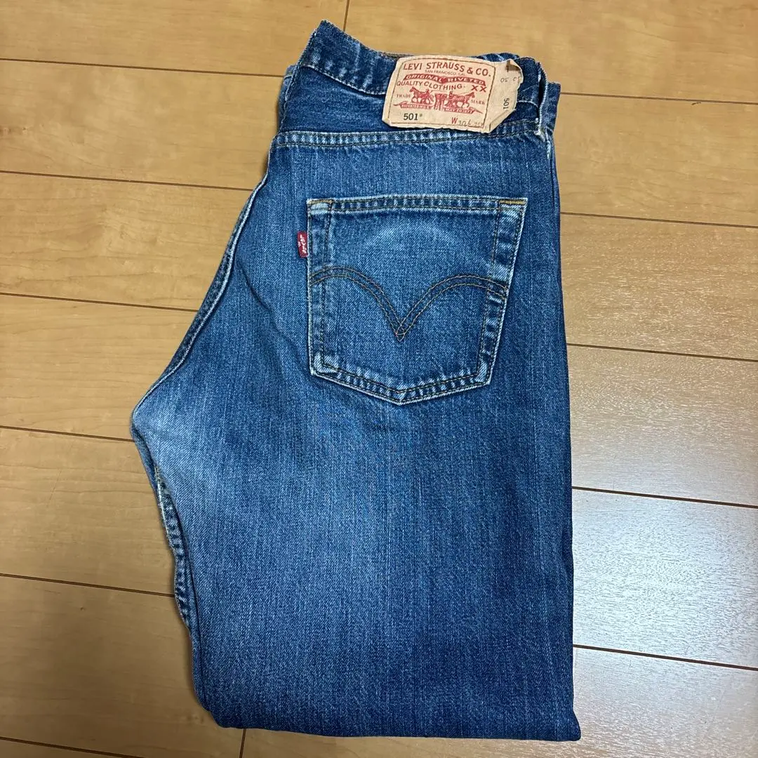 李維斯501牛仔褲 的縮圖