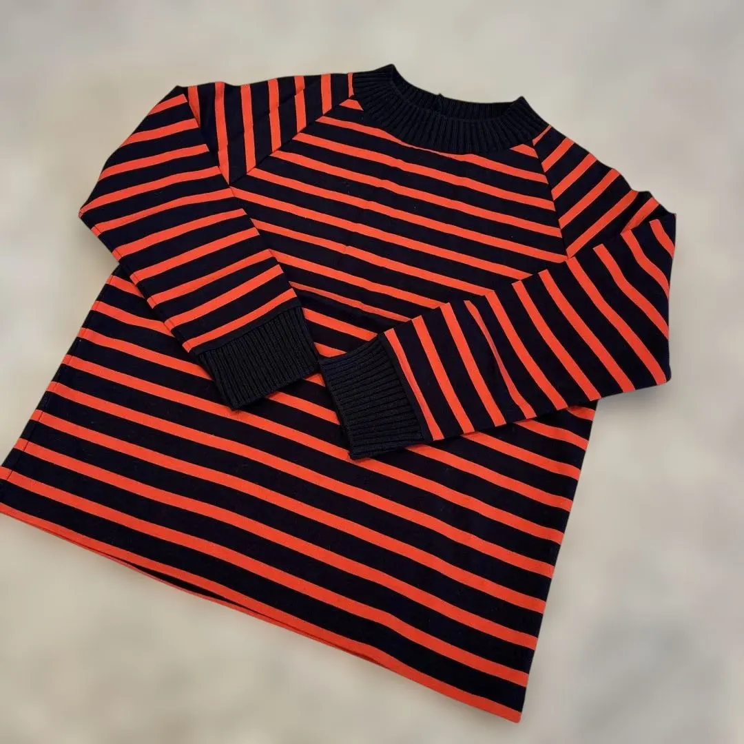 Thumbnail of Navy and red striped long-sleeved cut-and-sew shirt