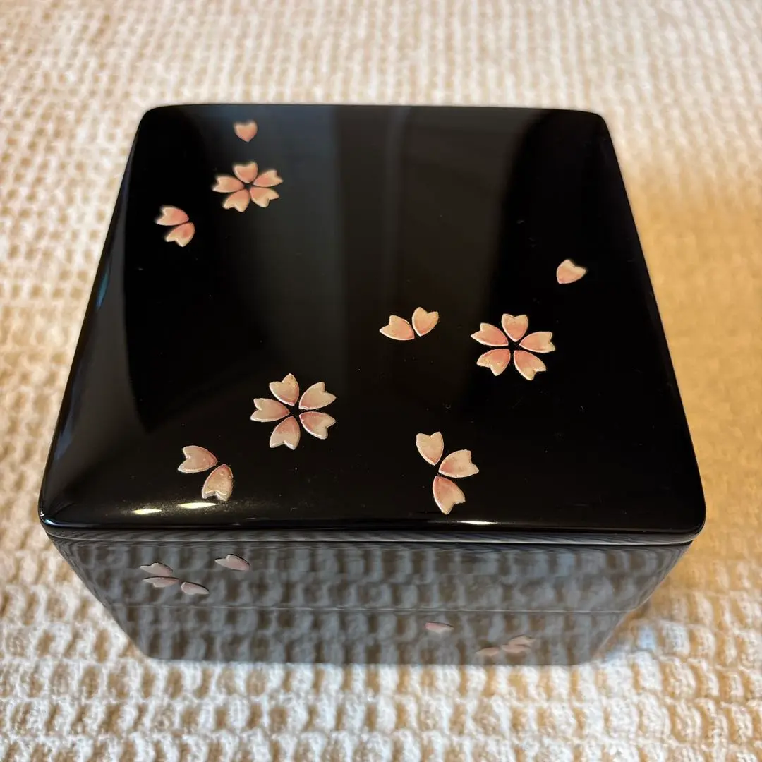 ♡琉球漆器 桜柄 丸型２段重箱 黒 未使用 2025年最新】琉球漆器 重箱の人気アイテム - メルカリ