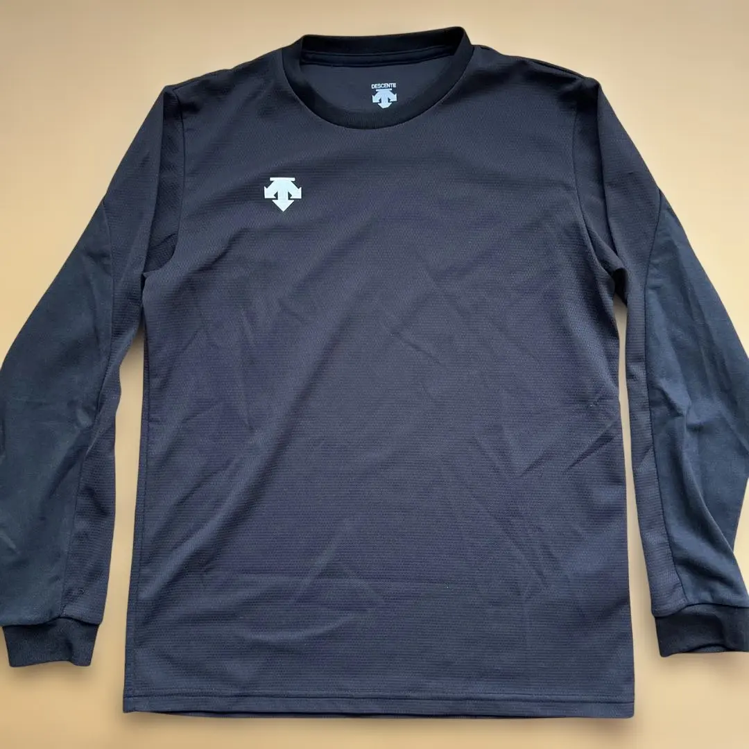 Thumbnail of Descente long-sleeved warm-up wear, black, size 150