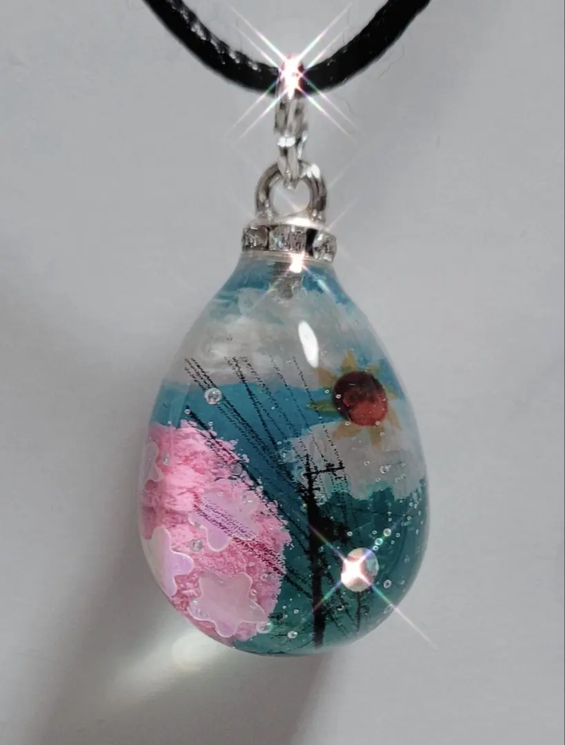 Thumbnail of 【060】Cherry Blossoms, Blue Sky, Cityscape Scenery, Resin Necklace