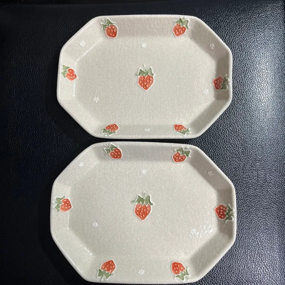 中村佳菜子　いちご柄　お皿2枚・小鉢2個セット 中村佳菜子 四つ葉 小鉢 いちご - SLOW MARKET （スロー