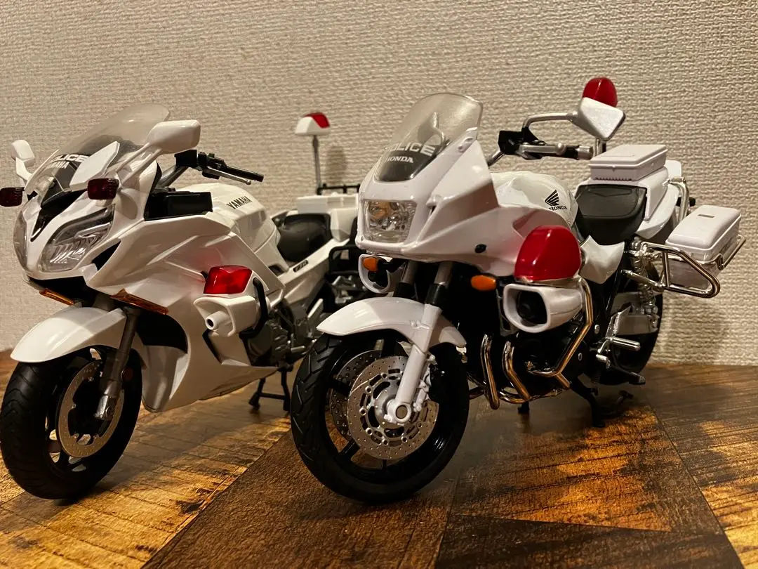 アオシマ 白バイ　セット Amazon.co.jp: アオシマ 白バイ CB750FOUR 及び Ninja ZX-14Rの